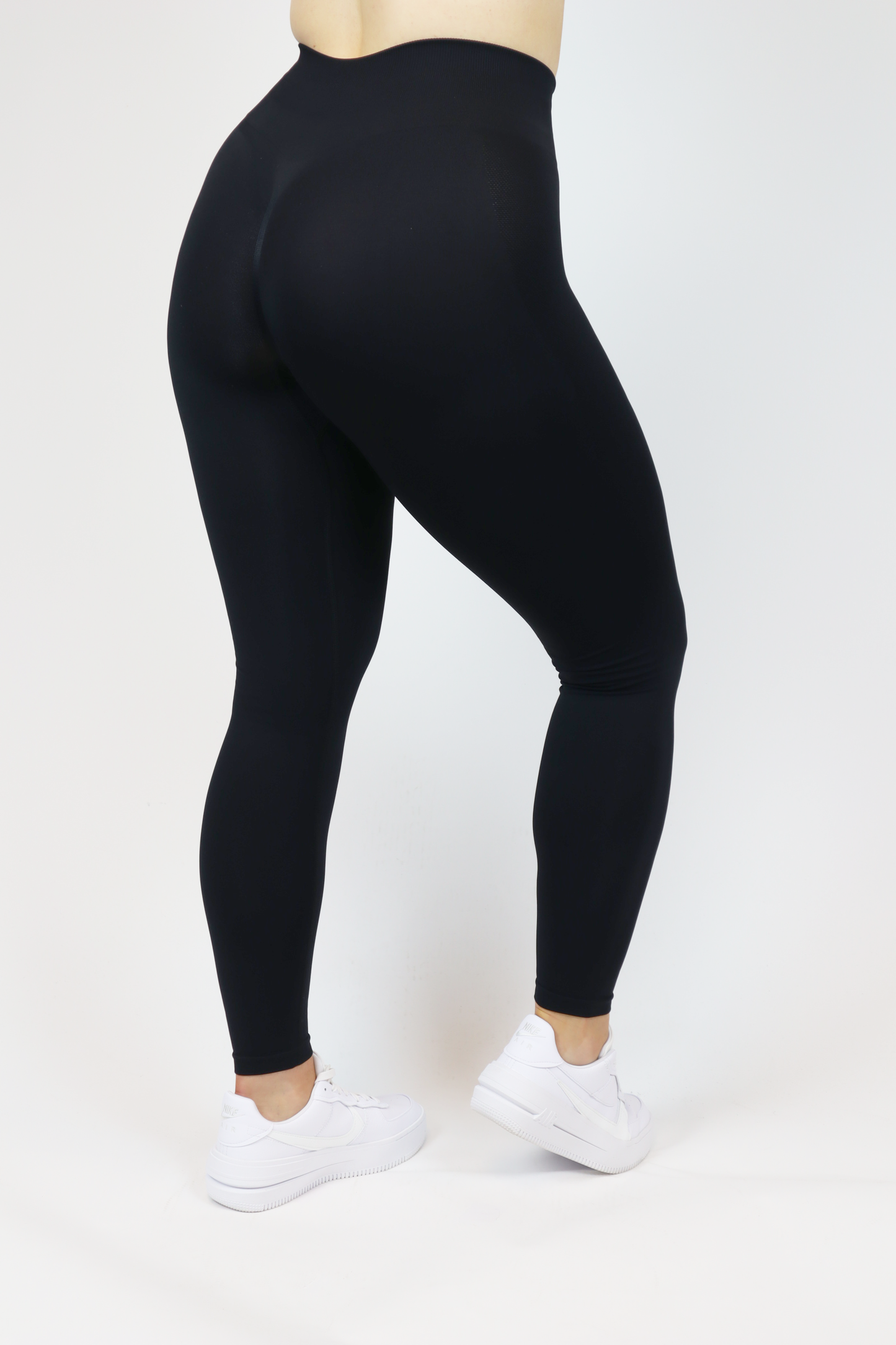 Best form fitting and comfortable women's gym leggings 