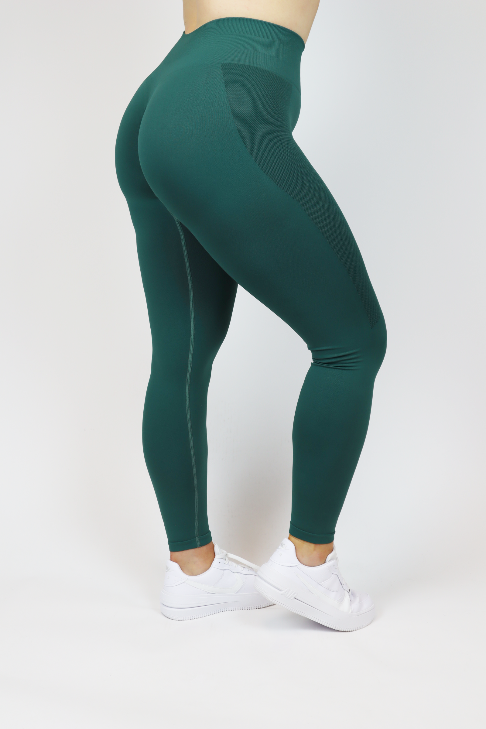 Best form fitting and comfortable women's gym leggings 